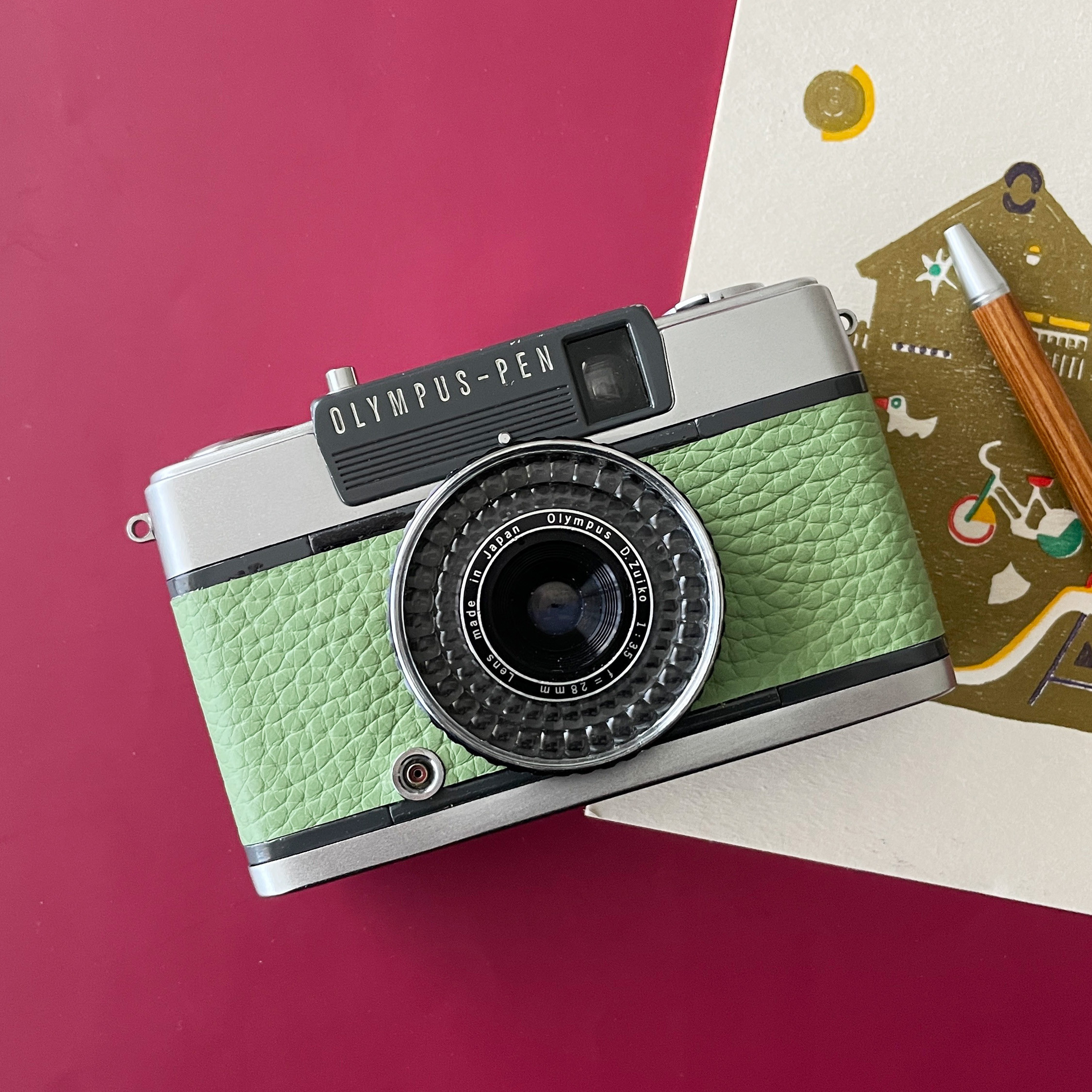1本で2倍撮れるハーフカメラ｜オリンパス PEN EE-2わさびグリーン
