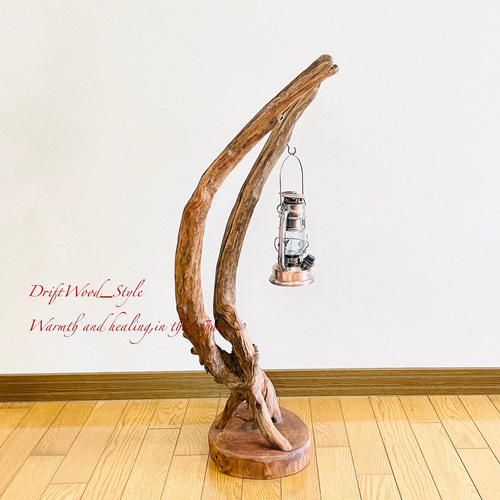 流木インテリア 芸術的に枝がうねる流木スタンド エアプラントを飾れる置物 N93 流木インテリア 大きく突き出た枝が美しい流木スタンド ランタン
