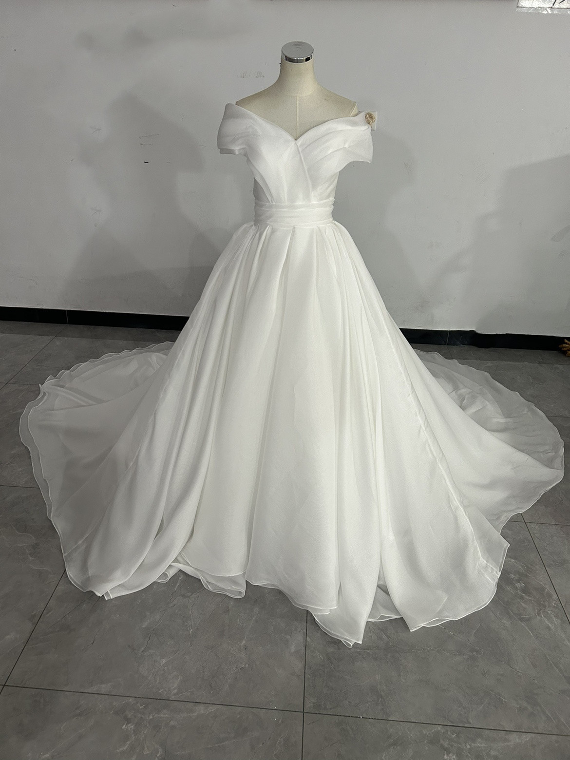 人気上昇！ オフホワイト 上質扬州纱 Vネック ウエディングドレス 優雅 ハンド花嫁 豪華 結婚式/前撮り