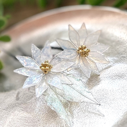 冬の花の髪飾り《雪》 ＊アメリカンフラワー ＊ディップフラワー