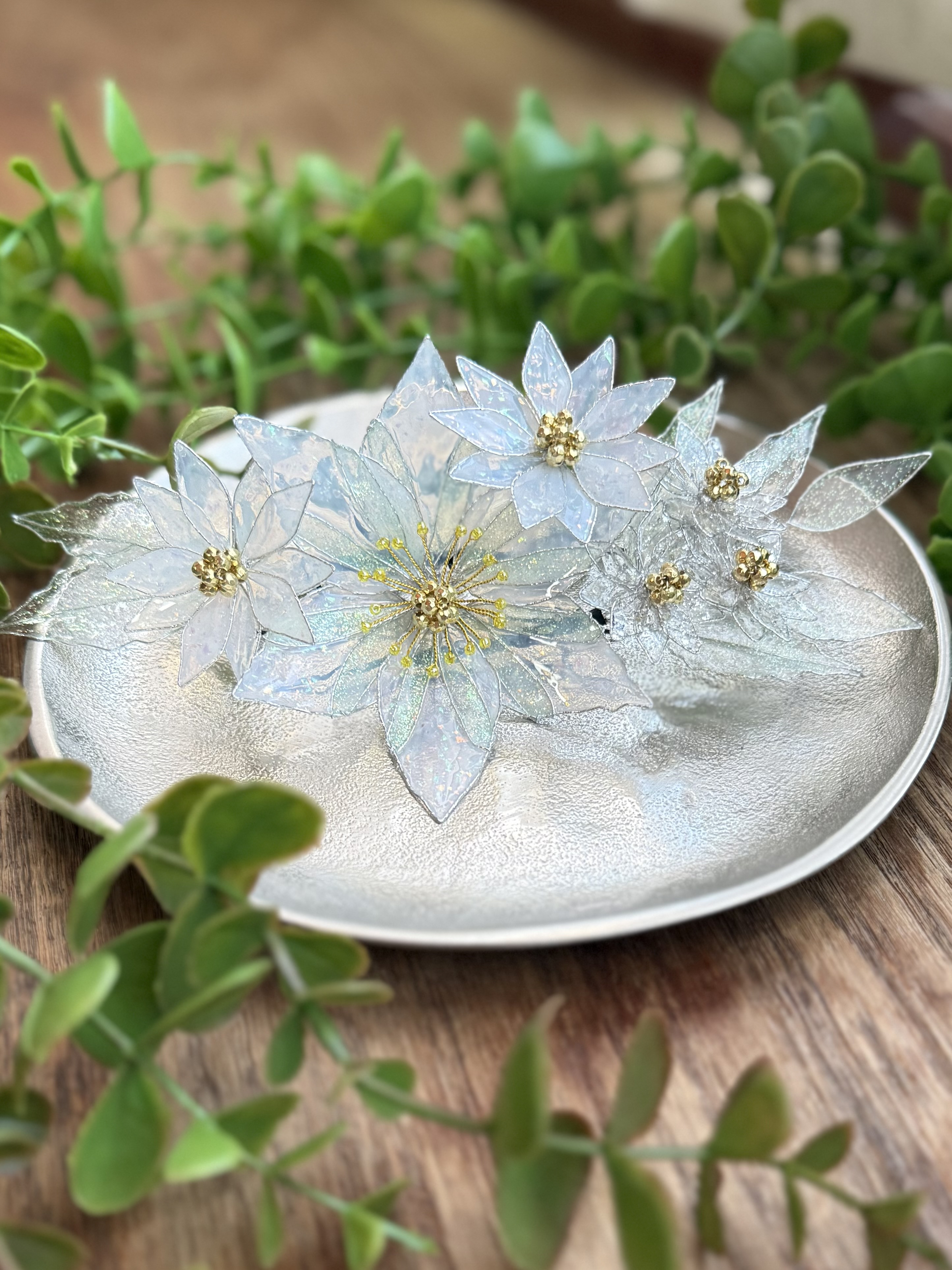 ネットオフ 送料得店  冬の花の髪飾り《雪》 ＊アメリカンフラワー ＊ディップフラワー フラワー・リース