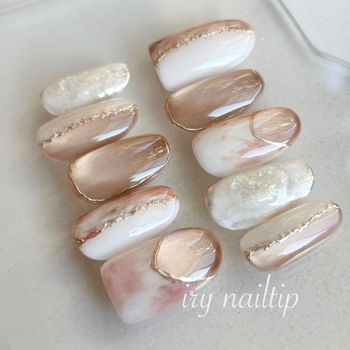 ニュアンスネイル ベージュネイルミラーネイル ネイルチップ ネイルチップオーダー ニュアンスネイル ベージュとミラーの上品な色使いのネイルチップ