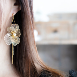 大振り透かしフラワーのピアス（イヤリング） 6枚目の画像