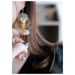 大振り透かしフラワーのピアス（イヤリング） 5枚目の画像