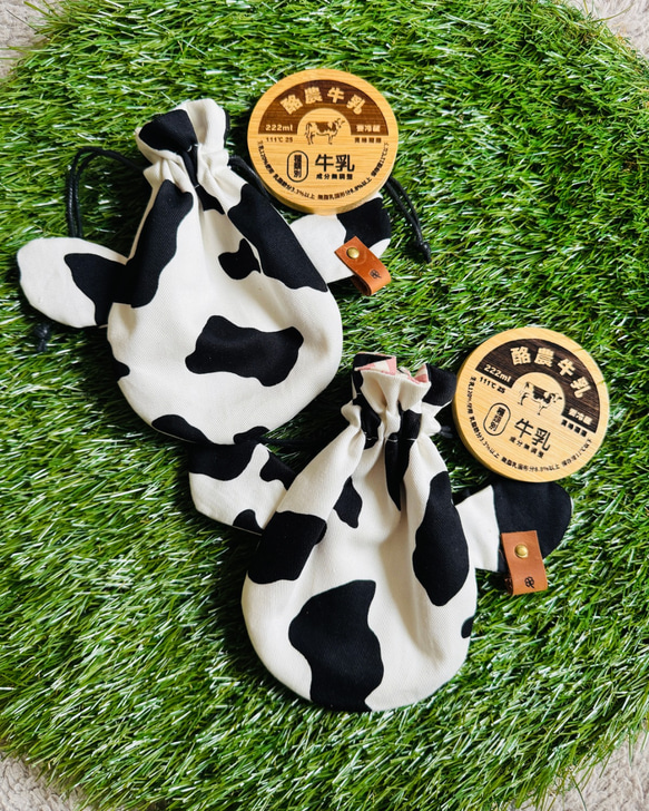 牛乳瓶の蓋風デザインミラーと牛ｻﾝ巾着セット·͜·ᰔᩚ 手鏡 miyUSHI