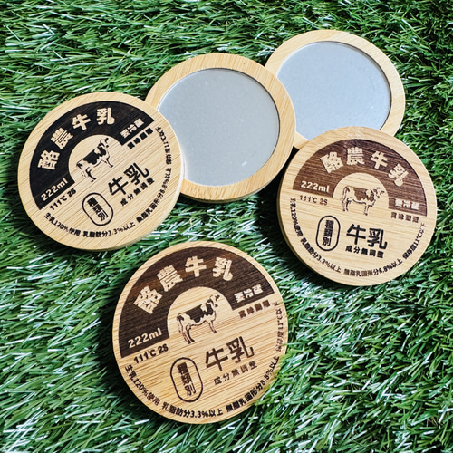 牛乳瓶の蓋風デザインミラーと牛ｻﾝ巾着セット·͜·ᰔᩚ 手鏡 miyUSHI
