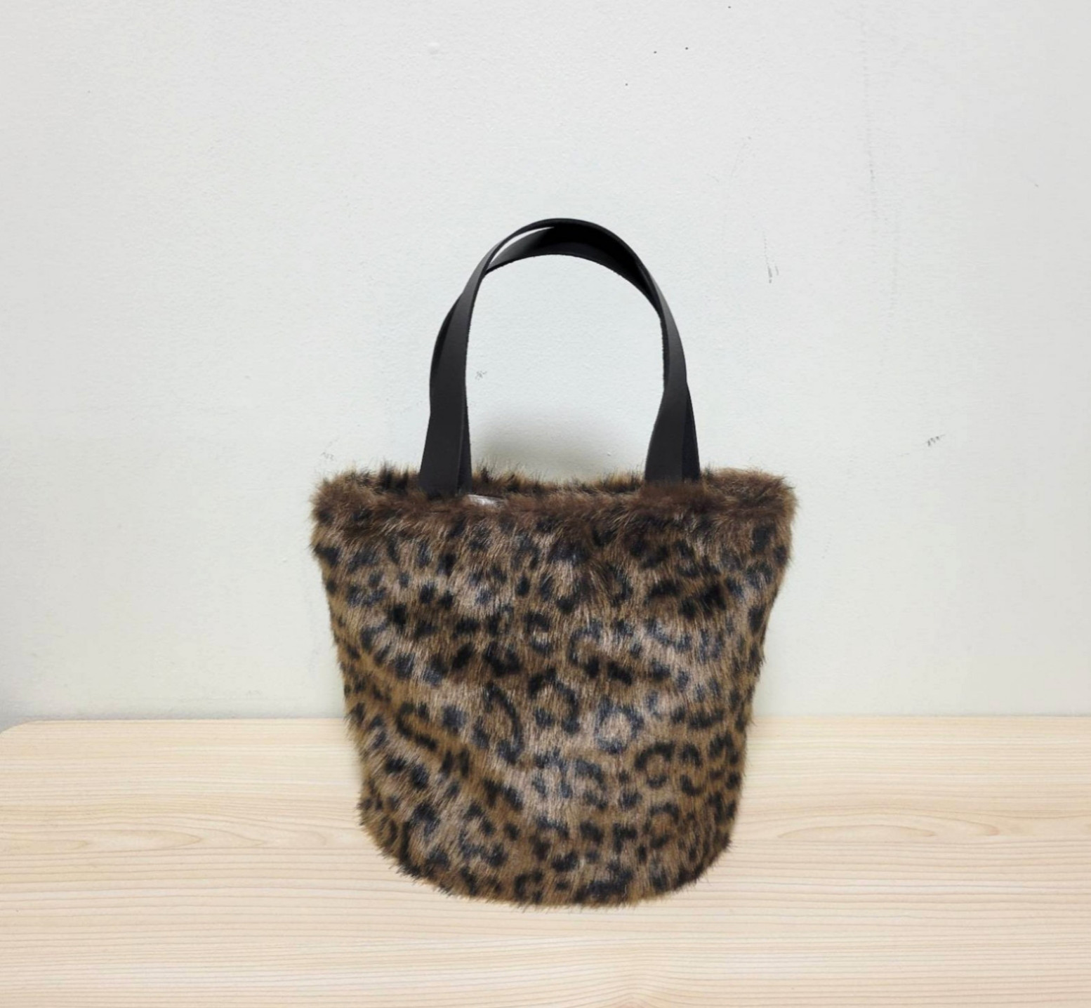 ヒョウ柄ファートートバッグ  革持ち手 小