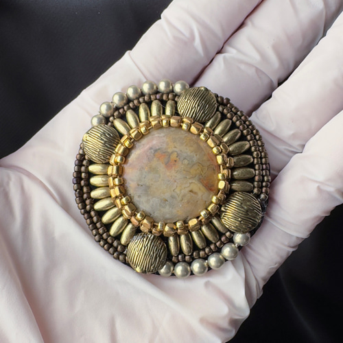 時を纏う、アンティークビーズブローチコレクション ブローチ ラヴィ