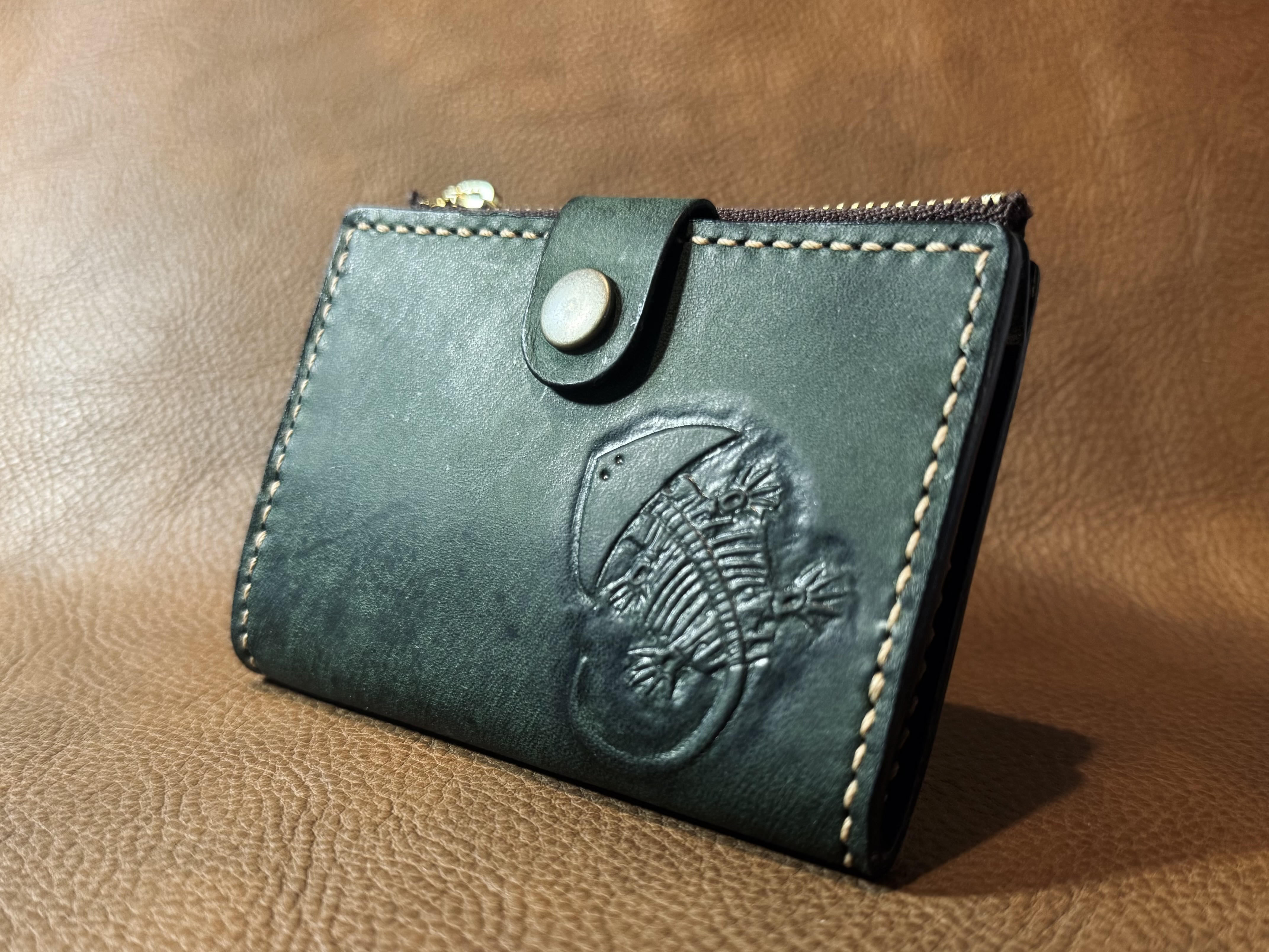 送料無料、1点もの　4連キーケース　浮き彫り化石シリーズ ディプロカウルス_004