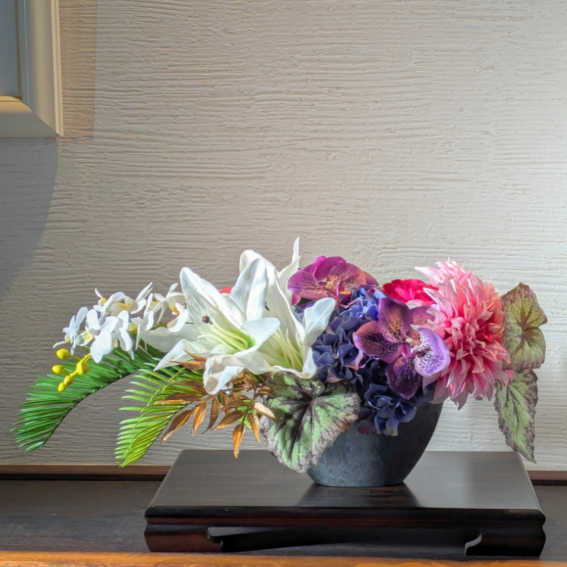 カサブランカと胡蝶蘭のアレンジメント・ゴージャス