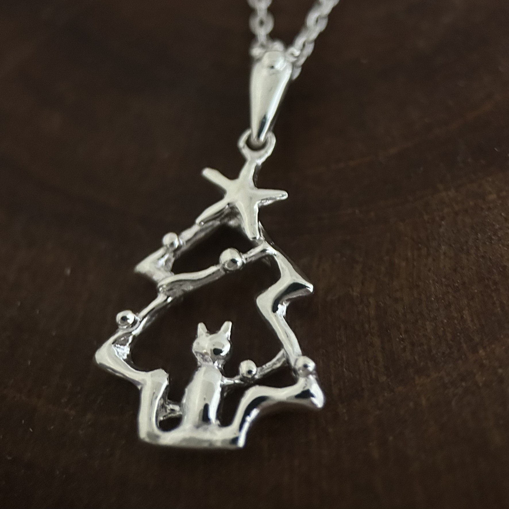 ツリーネコ　シルバーネックレス