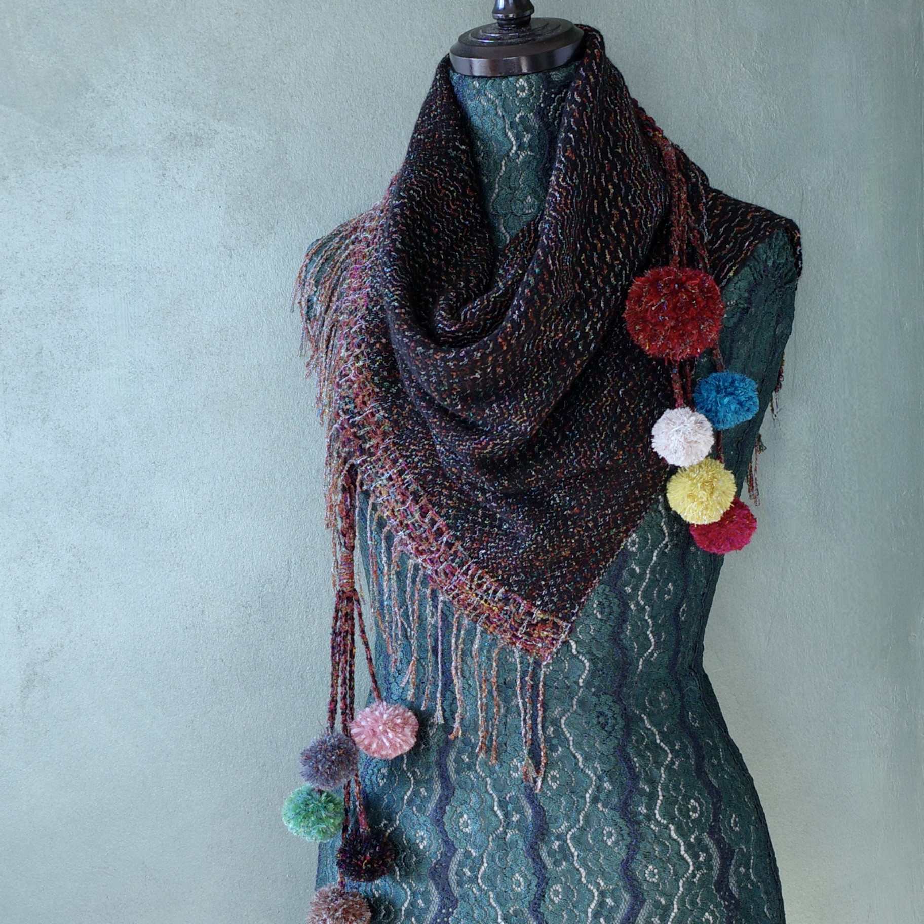 手織り 変形ツイル織 ポンポンマフラー Handwoven TMMS24166