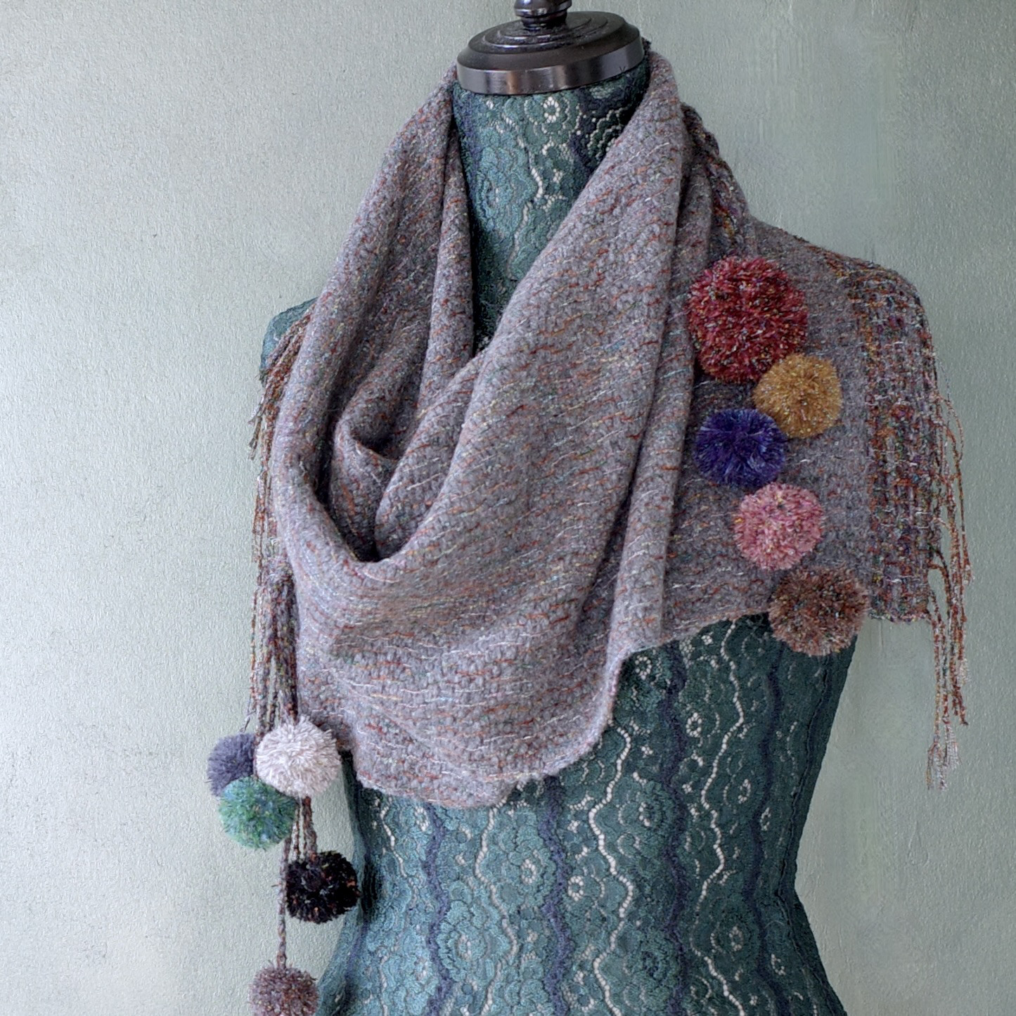 手織り 変形ツイル織 ポンポンマフラー Handwoven TMMS24167