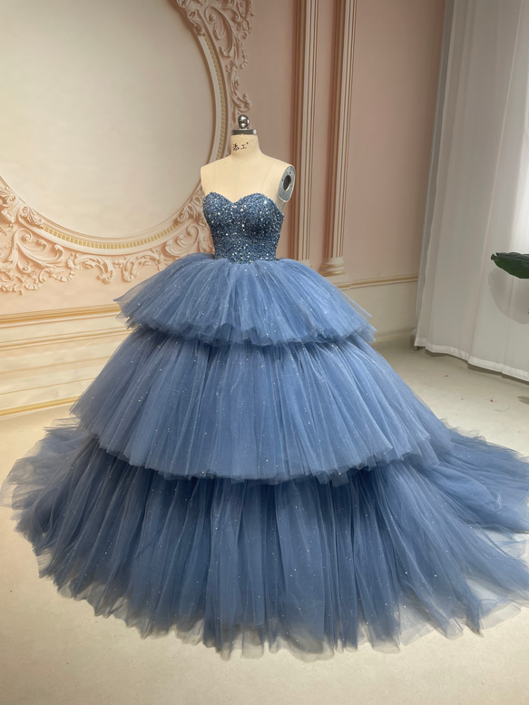 黒地にブルーのキラキラモチーフブルーのストーン魅惑的個性派ドレス 3番目のドレスです💐✨ モデル：菊地萌々花さん 神秘的な