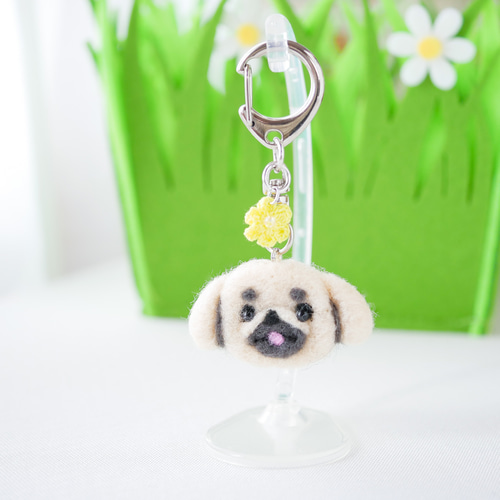 ペキニーズ フォーン 犬とお花キーホルダー バッグにつけて一緒に