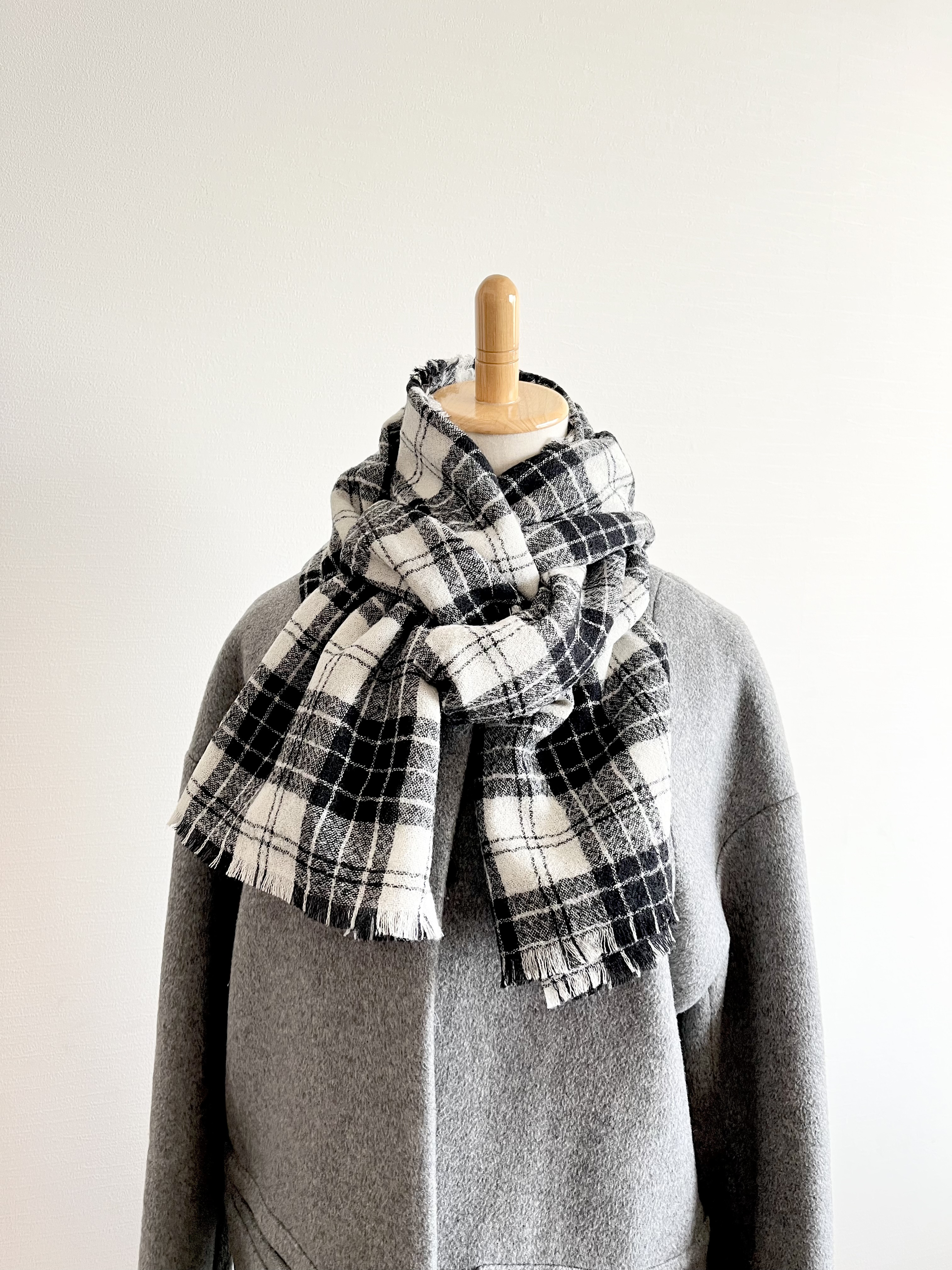 ウールガーゼのストールマフラー　チェック　ブラック　ホワイト　モノトーン