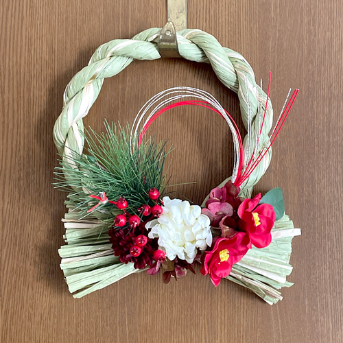 Creema 初出品記念！特別価格!【お正月飾り】椿と松のしめ縄飾り 赤い