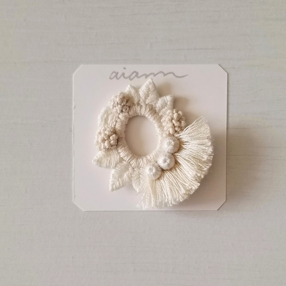 刺繍ブローチ・ホワイト 1枚目の画像