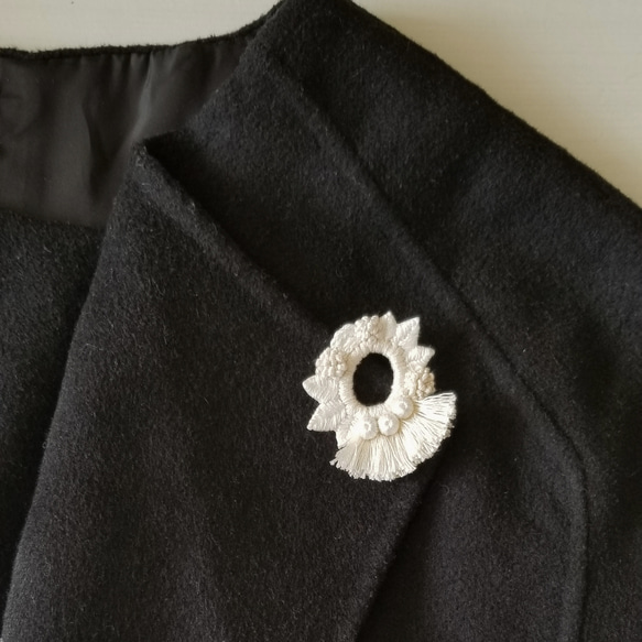 刺繍ブローチ・ホワイト 5枚目の画像