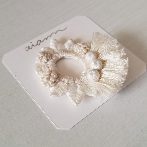 刺繍ブローチ・ホワイト 2枚目の画像