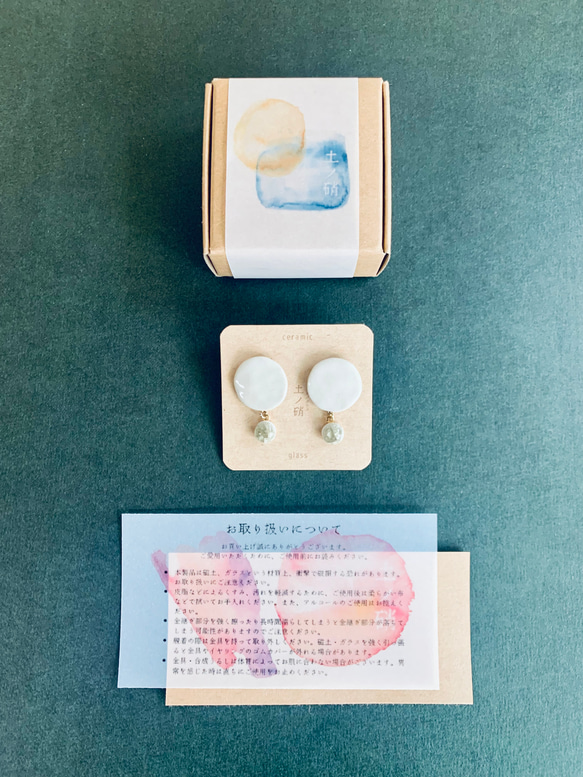 半磁土と揺れる硝子のまる形装飾　ピアス／イヤリング  グリーン 6枚目の画像