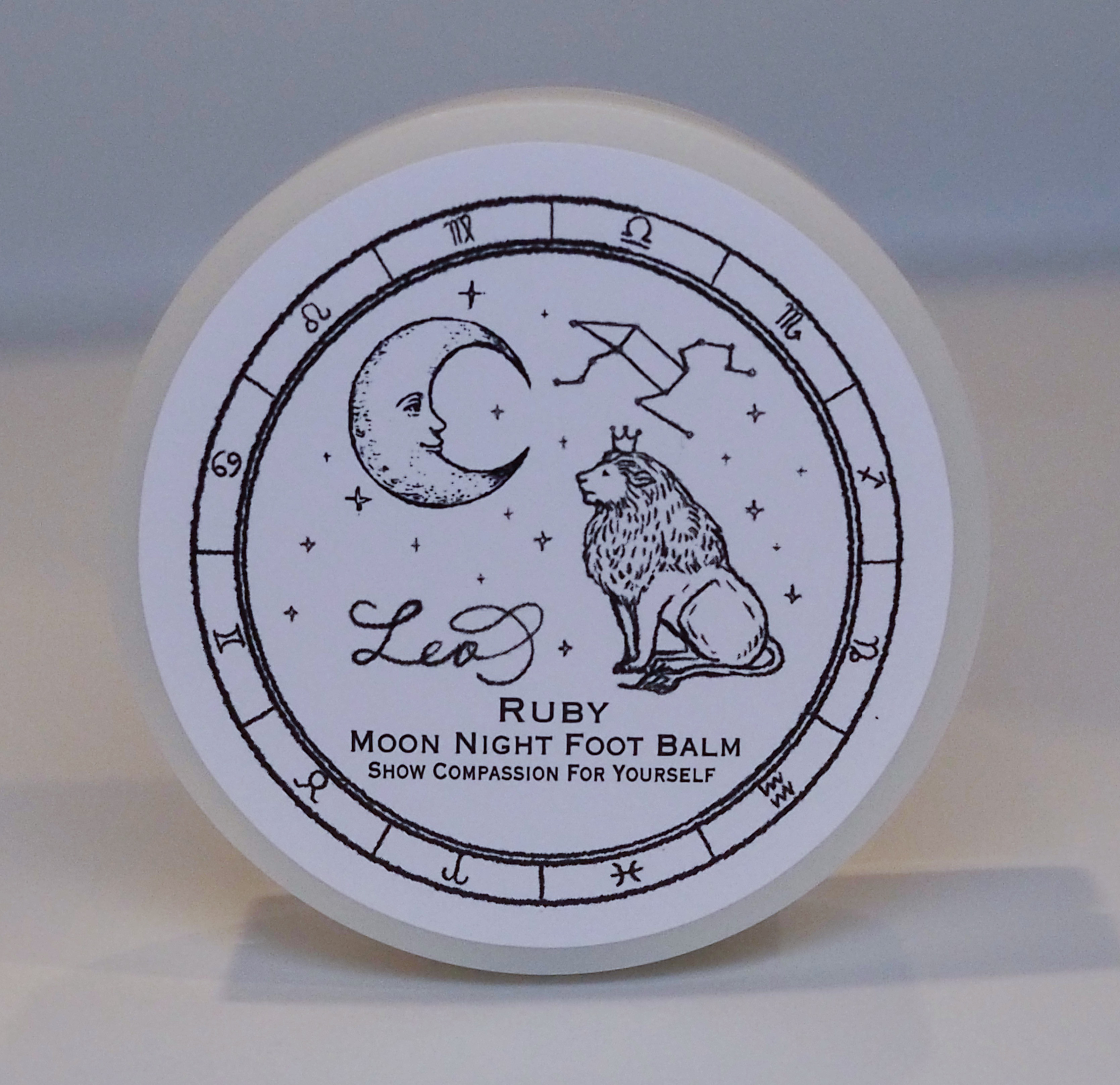ルビームーンナイトフットバーム　30g（獅子座）