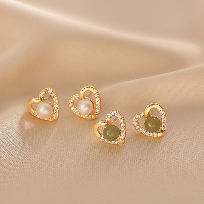 淡水パールのピアス　イヤリング　真珠　淡水真珠　ヒスイ　6月誕生石