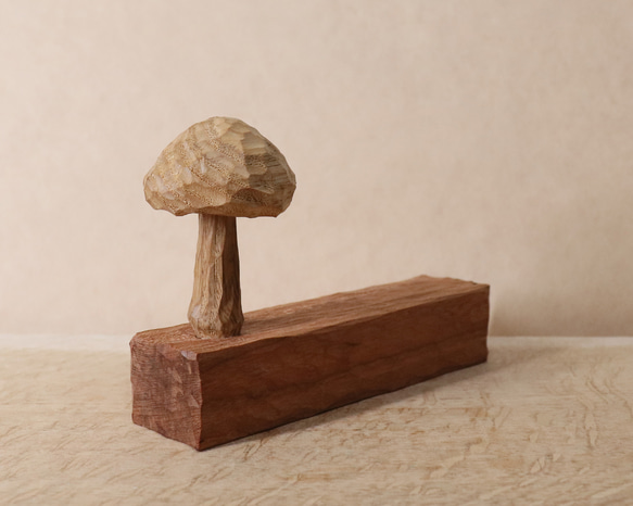 キノコ 木彫り 木製 置物 インテリア雑貨（木材：栗、チェリーなど）（No.T1044） 8枚目の画像