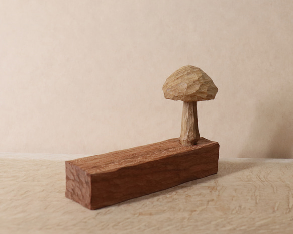 キノコ 木彫り 木製 置物 インテリア雑貨（木材：栗、チェリーなど）（No.T1044） 4枚目の画像