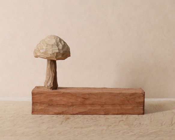 キノコ 木彫り 木製 置物 インテリア雑貨（木材：栗、チェリーなど）（No.T1044） 1枚目の画像
