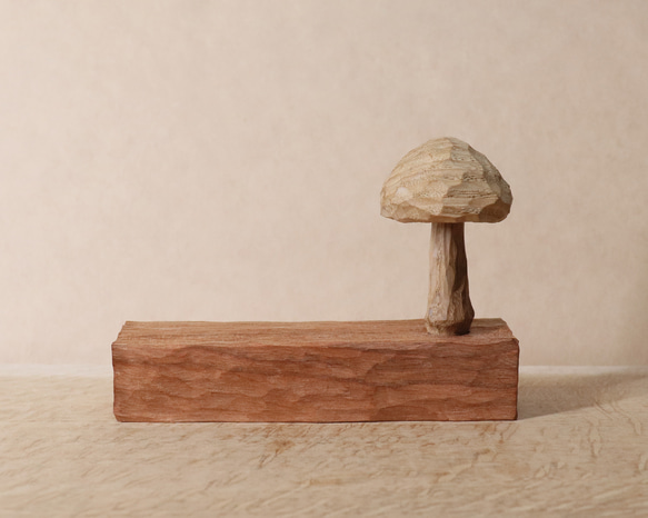 キノコ 木彫り 木製 置物 インテリア雑貨（木材：栗、チェリーなど）（No.T1044） 5枚目の画像
