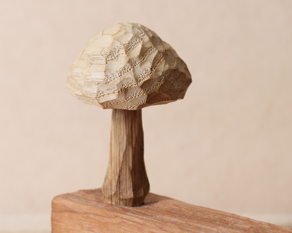 キノコ 木彫り 木製 置物 インテリア雑貨（木材：栗、チェリーなど）（No.T1044） 10枚目の画像