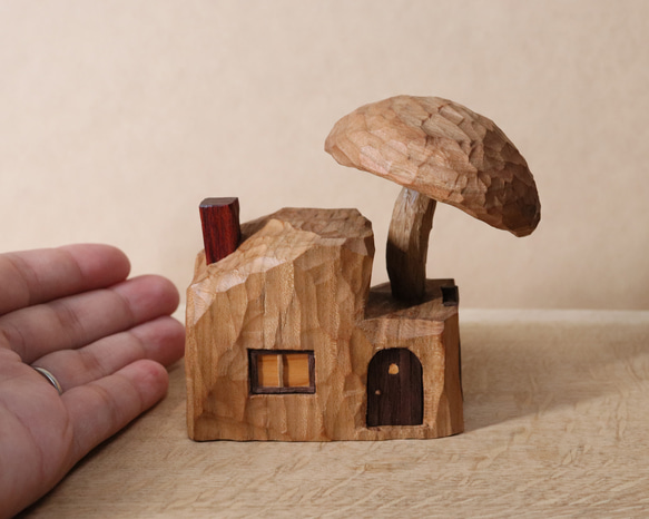 キノコの家 木彫り 木製 置物 インテリア雑貨（木材：山桜など）（No.T1043） 19枚目の画像