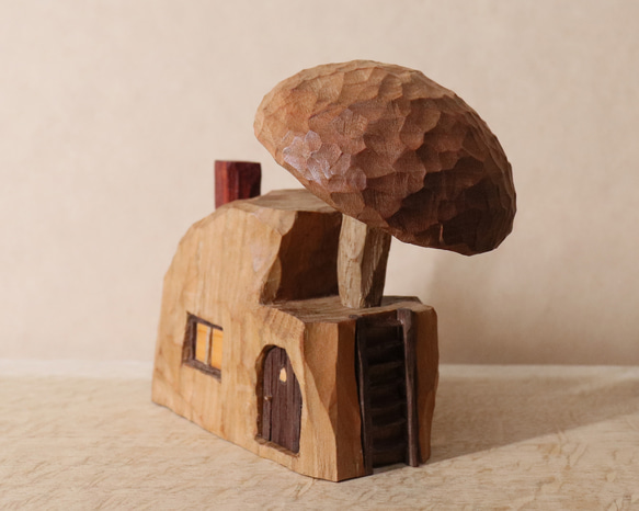 キノコの家 木彫り 木製 置物 インテリア雑貨（木材：山桜など）（No.T1043） 3枚目の画像