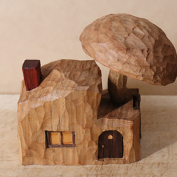 キノコの家 木彫り 木製 置物 インテリア雑貨（木材：山桜など）（No.T1043） 2枚目の画像