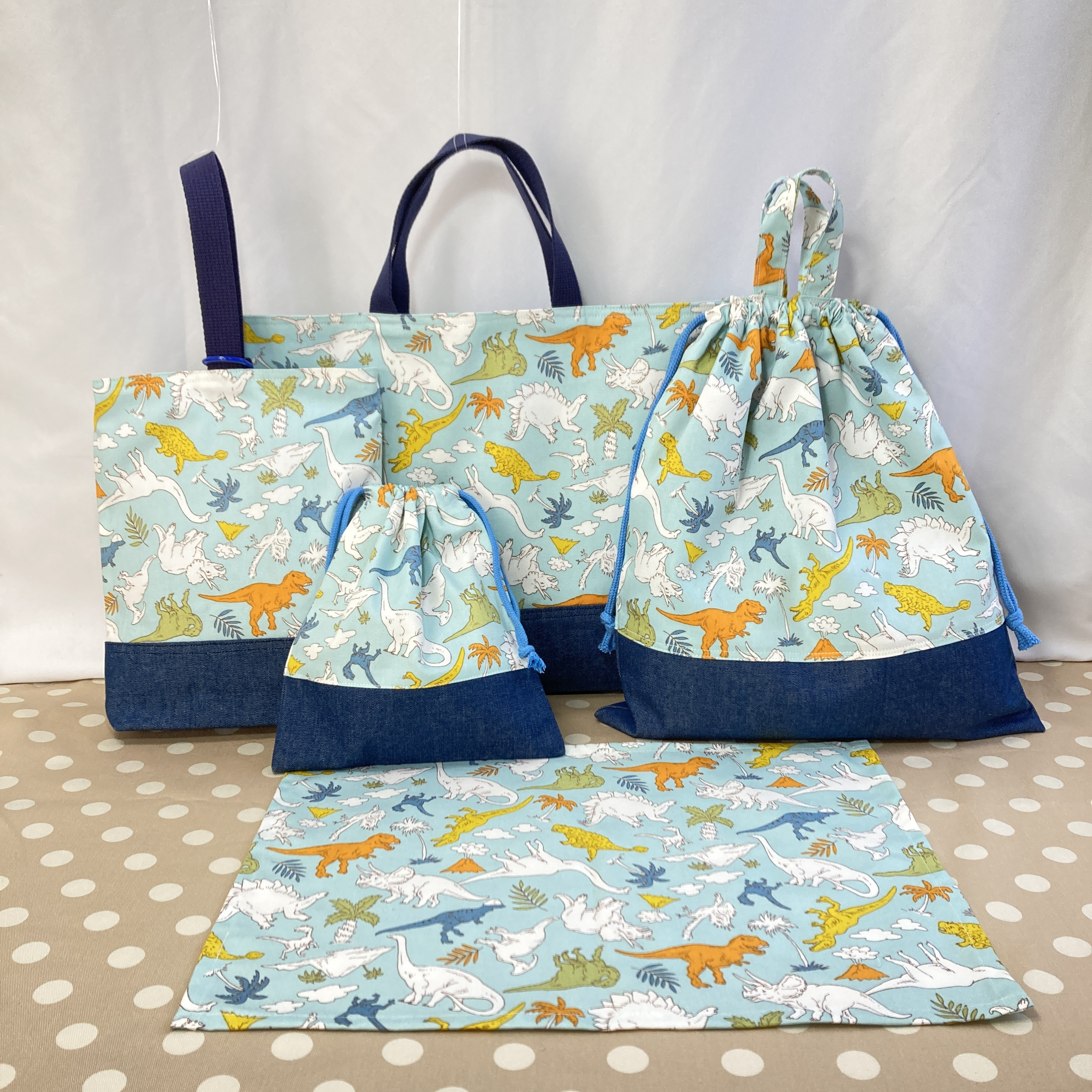 入園入学5点セット　カラフルな恐竜たちブルー