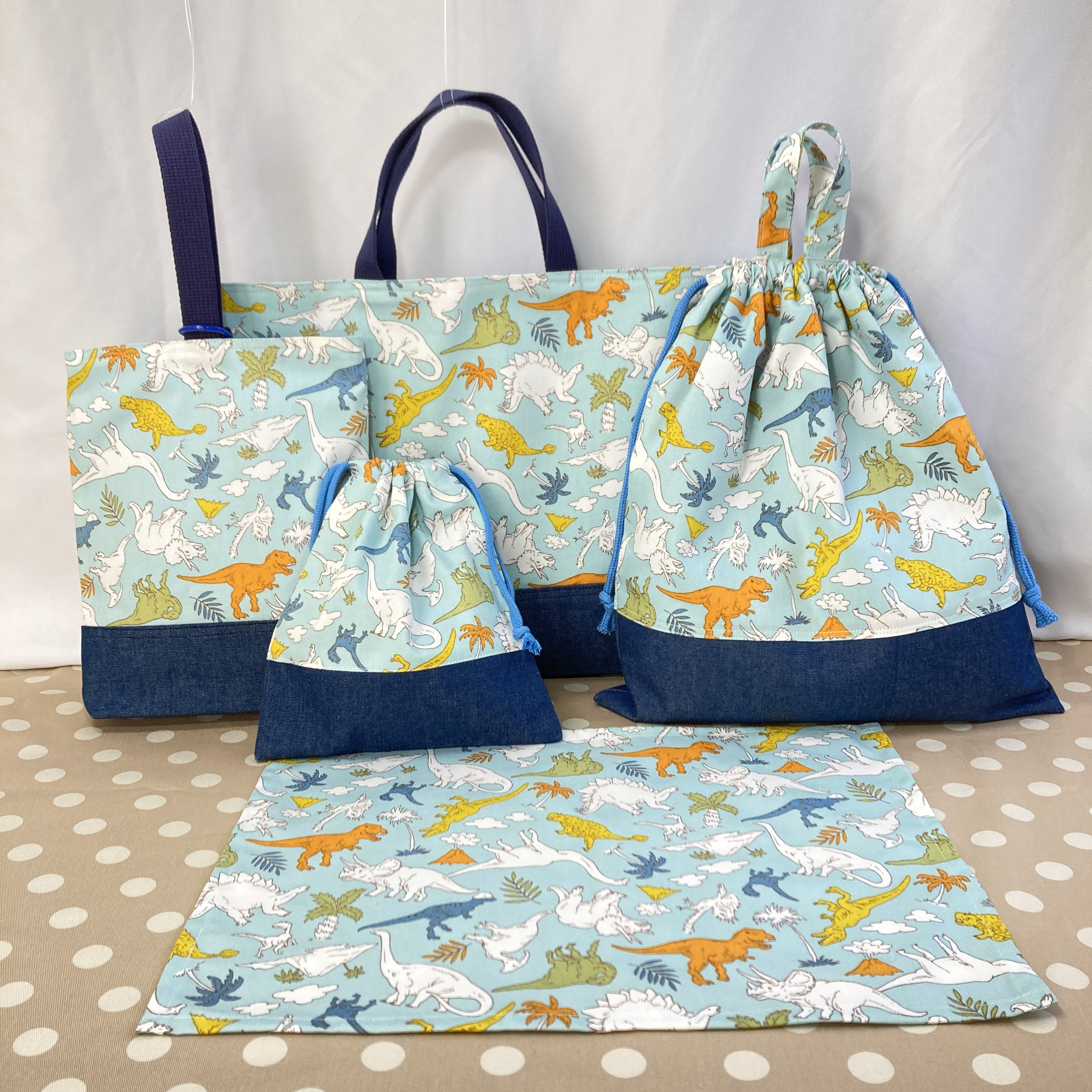 入園入学5点セット　カラフルな恐竜たちブルー