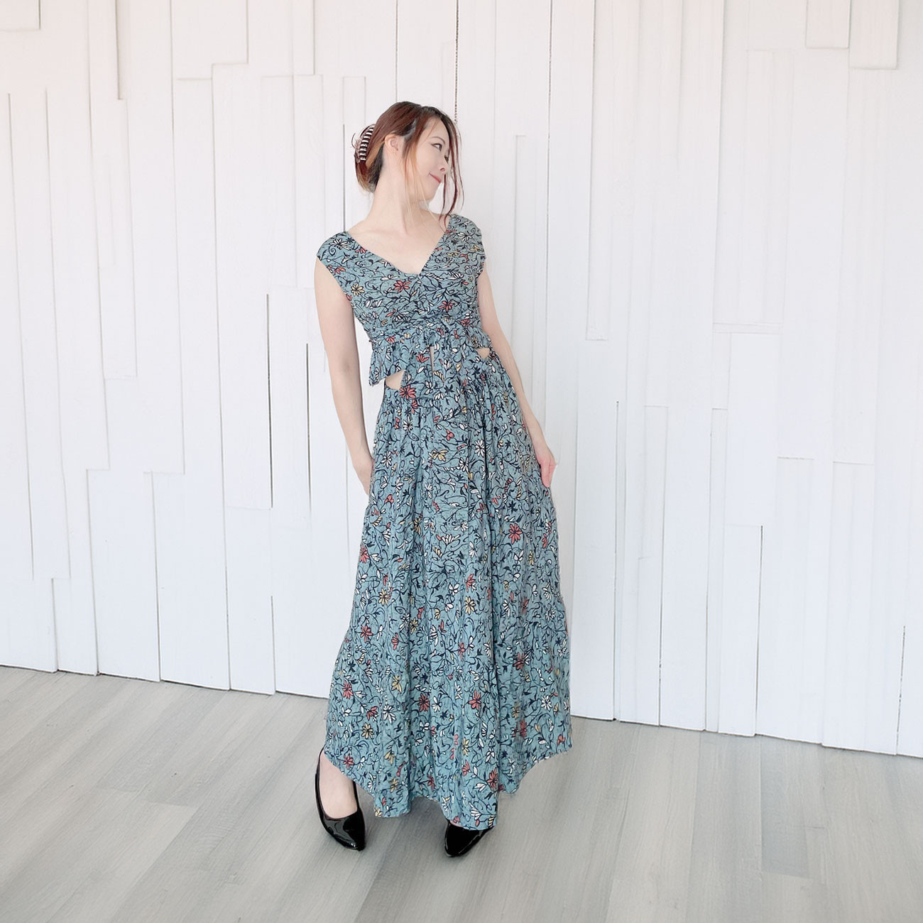 ツーピースドレス マキシティアードスカート 【 着物リメイク 】 一点物 / くすみブルー * 黒 カラフル花柄