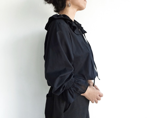 「ワケありな逸品R-12」フォーマルにも♪ ダブルラッフルカラーブラウス（ブラック） 6枚目の画像