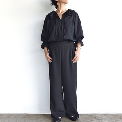 「ワケありな逸品R-12」フォーマルにも♪ ダブルラッフルカラーブラウス（ブラック） 2枚目の画像