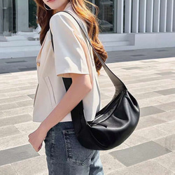 •黒•上質な厚手な天然軟めな牛革ショルダーバッグ•牛革肩がけかばんバッグ 9枚目の画像