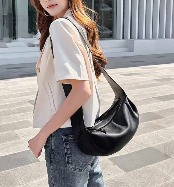 •黒•上質な厚手な天然軟めな牛革ショルダーバッグ•牛革肩がけかばんバッグ 9枚目の画像