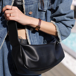 •黒•上質な厚手な天然軟めな牛革ショルダーバッグ•牛革肩がけかばんバッグ 6枚目の画像