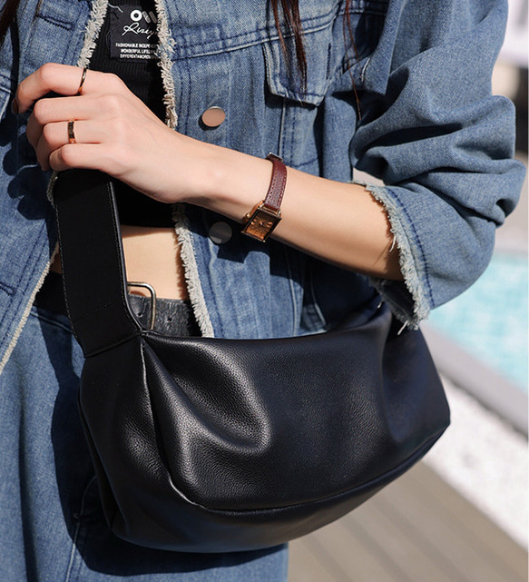 •黒•上質な厚手な天然軟めな牛革ショルダーバッグ•牛革肩がけかばんバッグ 6枚目の画像