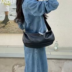 •黒•上質な厚手な天然軟めな牛革ショルダーバッグ•牛革肩がけかばんバッグ 3枚目の画像