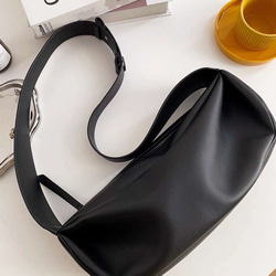 •黒•上質な厚手な天然軟めな牛革ショルダーバッグ•牛革肩がけかばんバッグ 12枚目の画像