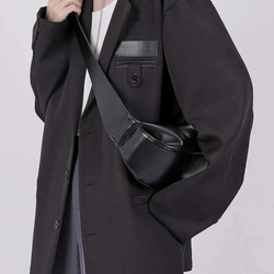 •黒•上質な厚手な天然軟めな牛革ショルダーバッグ•牛革肩がけかばんバッグ 4枚目の画像