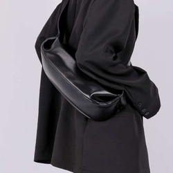 •黒•上質な厚手な天然軟めな牛革ショルダーバッグ•牛革肩がけかばんバッグ 5枚目の画像