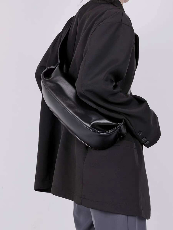 •黒•上質な厚手な天然軟めな牛革ショルダーバッグ•牛革肩がけかばんバッグ 5枚目の画像