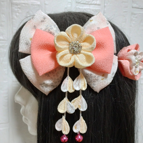 つまみ細工髪飾り　＃18-41 サーモンピンク系の髪飾り つまみ細工髪飾り #18-41サーモンピンク系の髪飾りの通販 by mameまめ